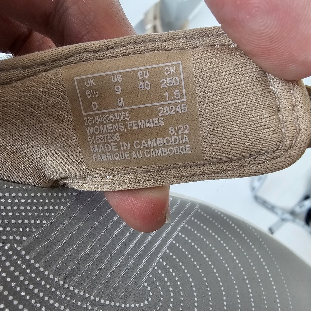 Clarks Cloudsteppers Breeze Sea Thong Sandals Size 9 Comfort Cushioned - Picture 14 of 14
